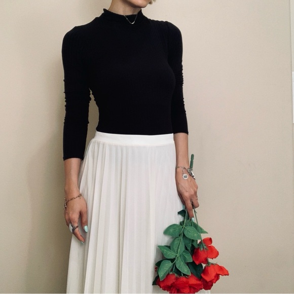 Brand New lace skirt - Picture 5 of 12